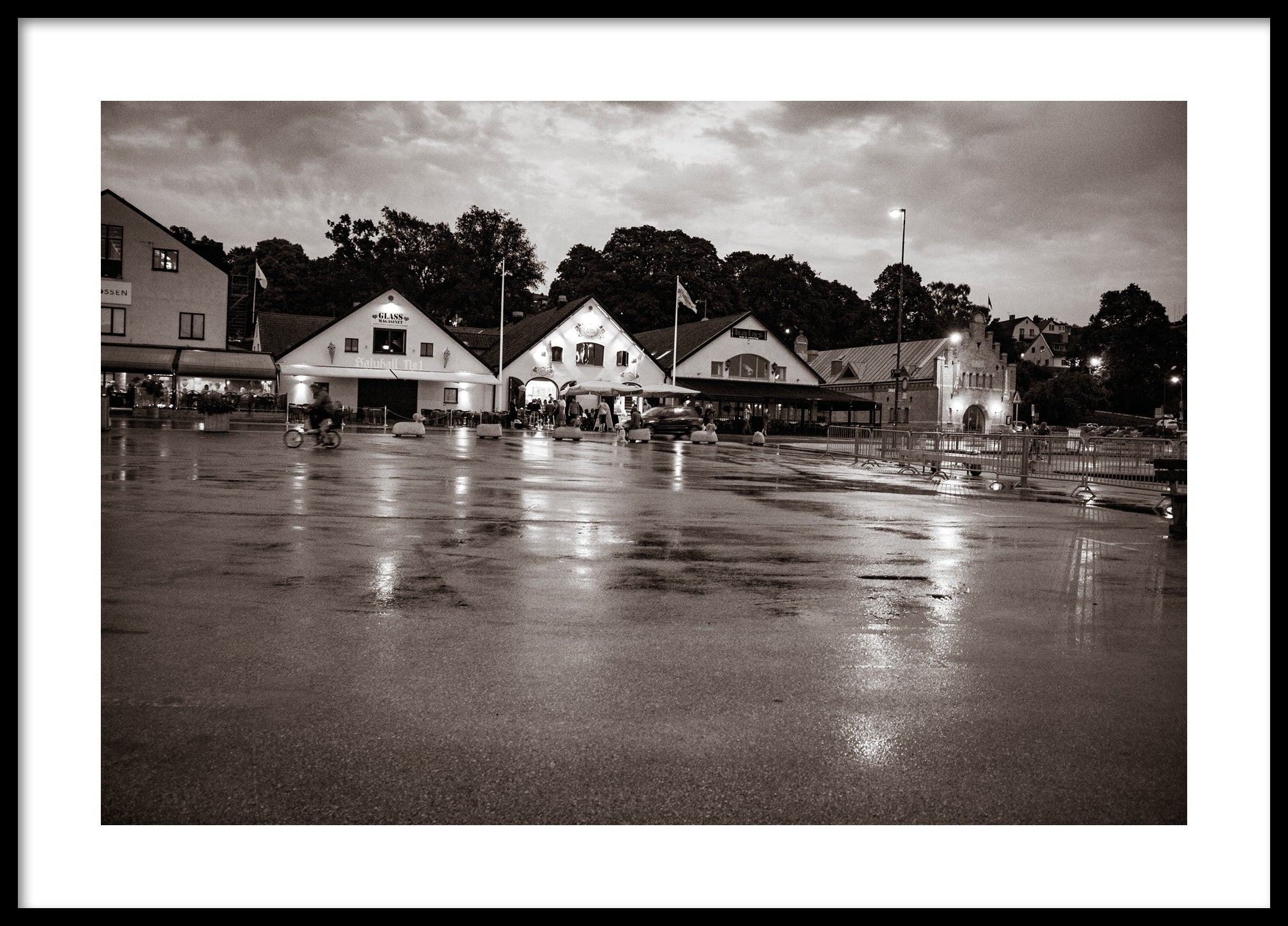 Visby harbor Glassmagasinet